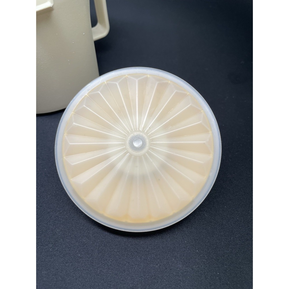 Vintage‎ 1970s Tupperware Almond Beige Creamer 1415-2 Excellent Condition! - Picture 6 of 6